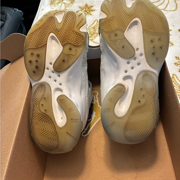 Kids EUC Jordan 11 CMFT Low PS White UNC Blue / Black Tennis Shoes - Picture 4 of 6